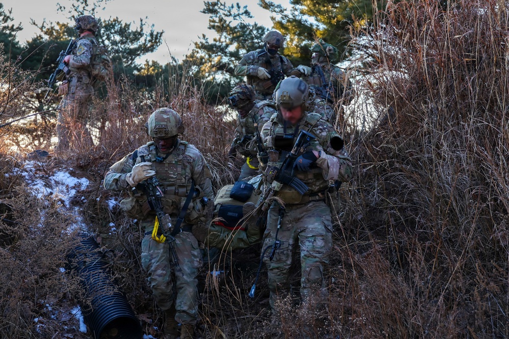 2-2 AHB Conducts Joint Fast-Rope Air Assault Training