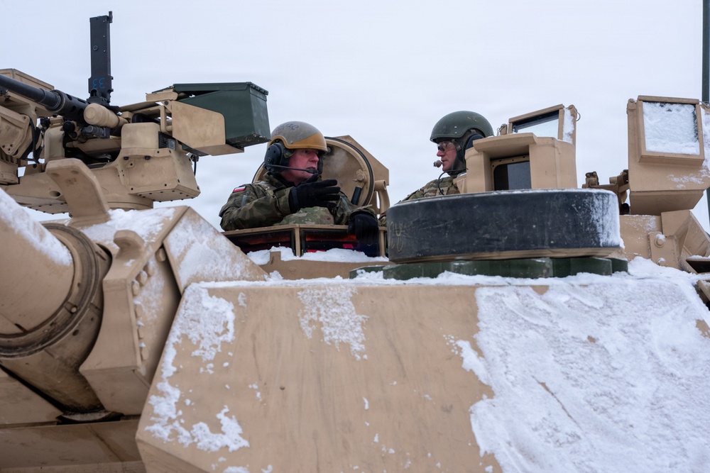 Polish general prepares to unleashes power of U.S. M1A2 Abrams Tank