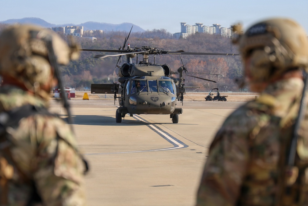 2-2 AHB Conducts Joint Fast-Rope Air Assault Training