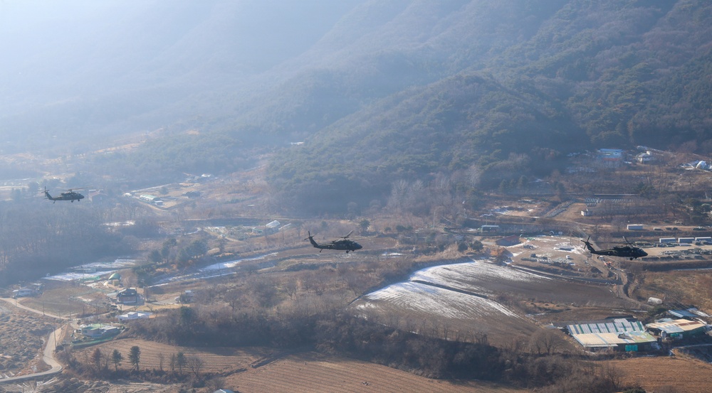 2-2 AHB Conducts Joint Fast-Rope Air Assault Training