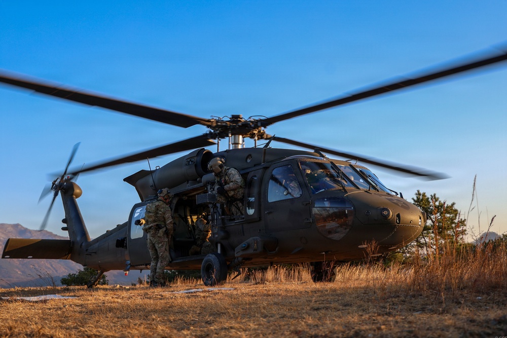 2-2 AHB Conducts Joint Fast-Rope Air Assault Training