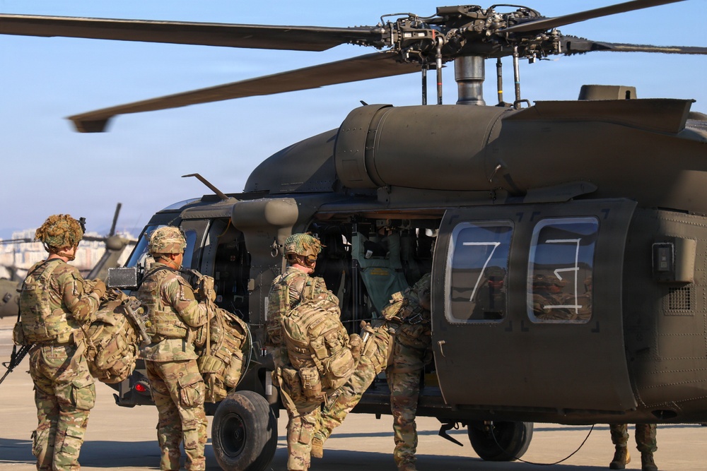2-2 AHB Conducts Joint Fast-Rope Air Assault Training
