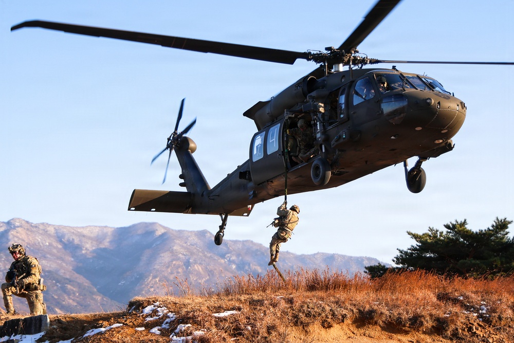 2-2 AHB Conducts Joint Fast-Rope Air Assault Training