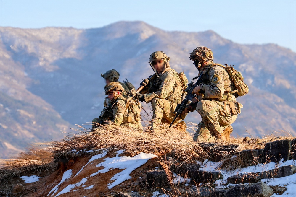 2-2 AHB Conducts Joint Fast-Rope Air Assault Training