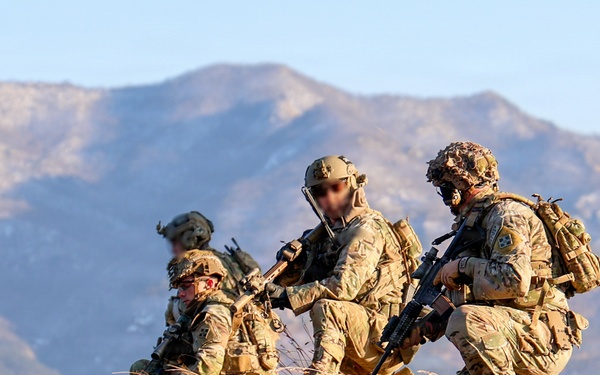 2-2 AHB Conducts Joint Fast-Rope Air Assault Training