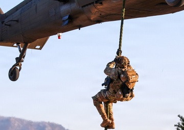 2-2 AHB Conducts Joint Fast-Rope Air Assault Training