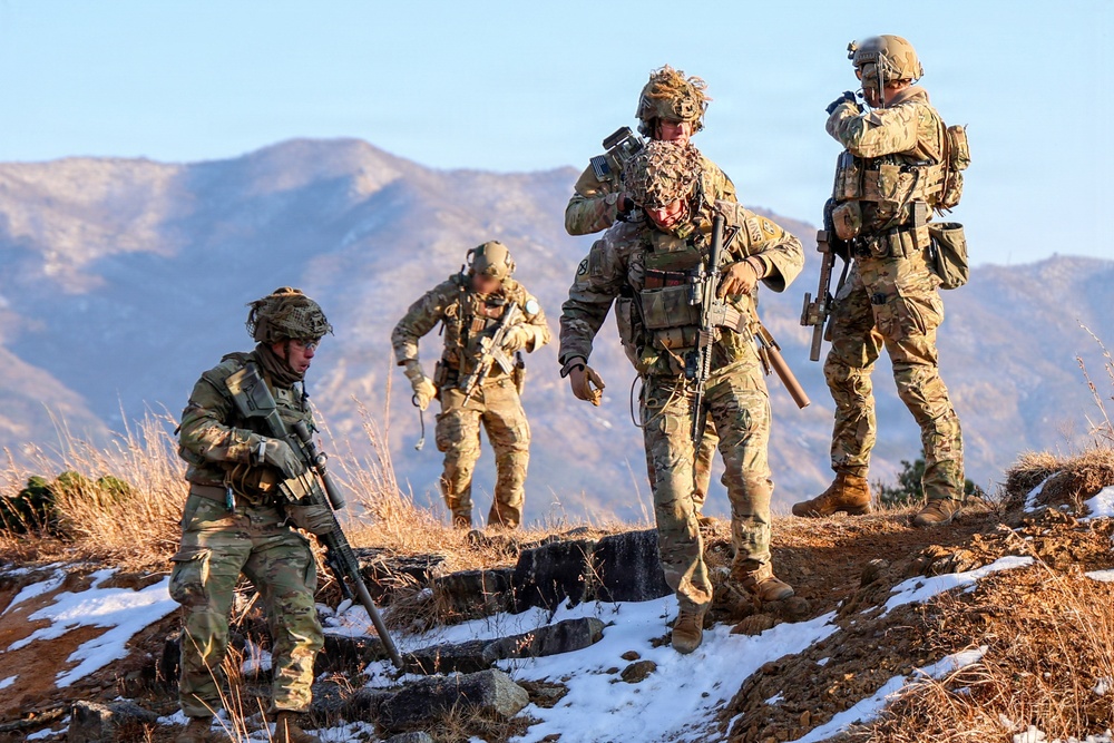 2-2 AHB Conducts Joint Fast-Rope Air Assault Training