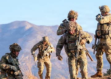 2-2 AHB Conducts Joint Fast-Rope Air Assault Training