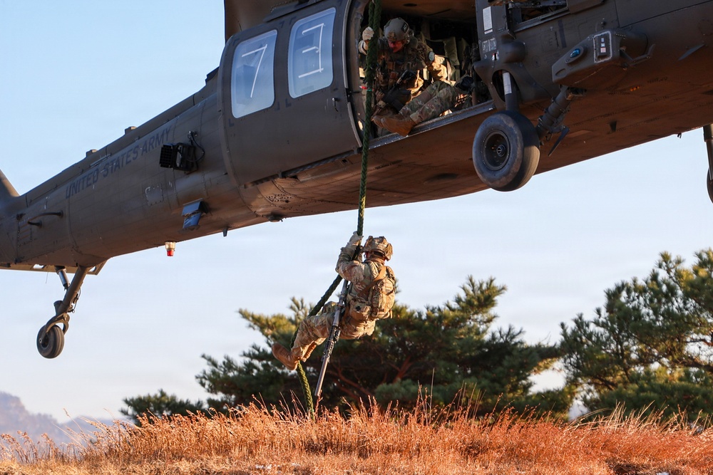 2-2 AHB Conducts Joint Fast-Rope Air Assault Training