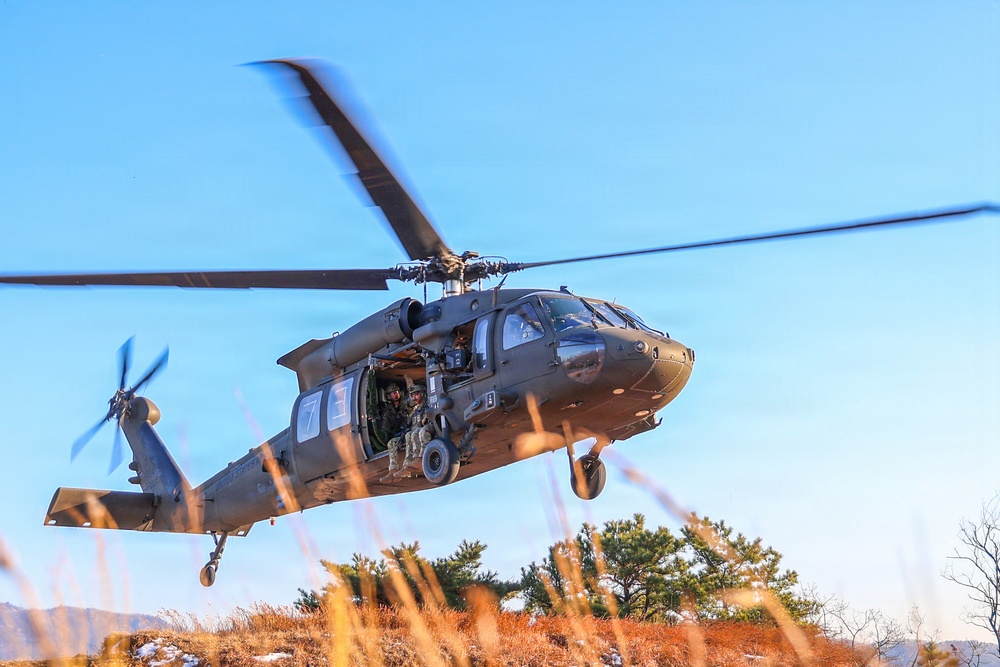 2-2 AHB Conducts Joint Fast-Rope Air Assault Training