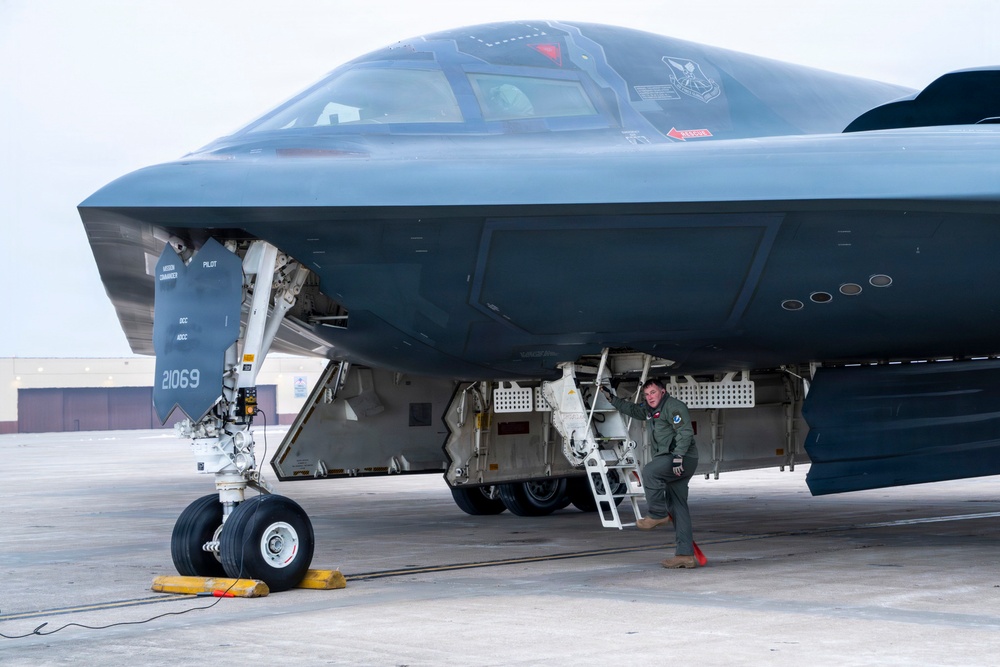 Col. Jared Kennish's fini flight in the B-2 Spirit