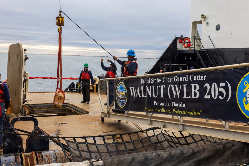 USCGC Walnut Offloads Equipment at NAS Pensacola