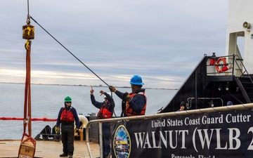 USCGC Walnut Offloads Equipment at NAS Pensacola