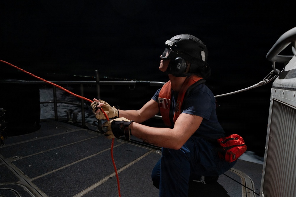 U.S. Coast Guard Station Honolulu conducts nighttime training with Air Station Barbers Point