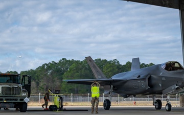 125th Fighter Wing Enhances Combat Readiness with F-35A Hot Pit Training Operations