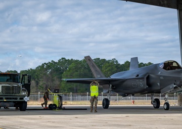 125th Fighter Wing Enhances Combat Readiness with F-35A Hot Pit Training Operations