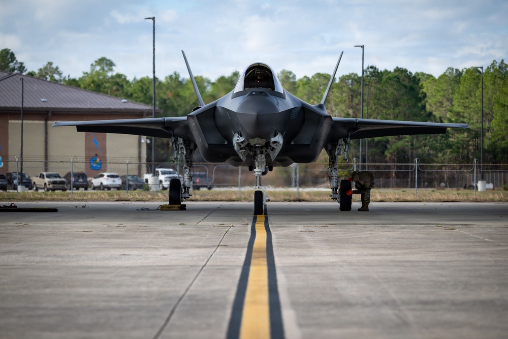 125th Fighter Wing Enhances Combat Readiness with F-35A Hot Pit Training Operations