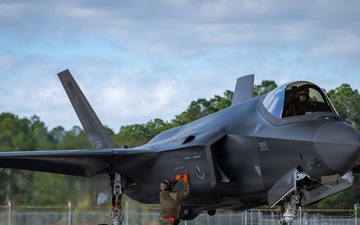 125th Fighter Wing Enhances Combat Readiness with F-35A Hot Pit Training Operations