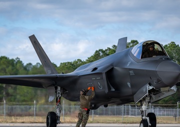 125th Fighter Wing Enhances Combat Readiness with F-35A Hot Pit Training Operations