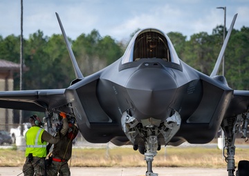 125th Fighter Wing Enhances Combat Readiness with F-35A Hot Pit Training Operations