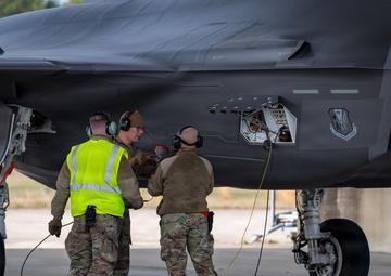 125th Fighter Wing Enhances Combat Readiness with F-35A Hot Pit Training Operations