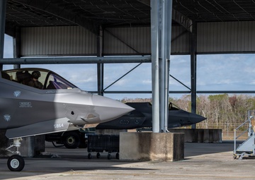 125th Fighter Wing Enhances Combat Readiness with F-35A Hot Pit Training Operations