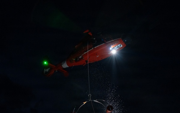 U.S. Coast Guard Station Honolulu conducts nighttime training with Air Station Barbers Point