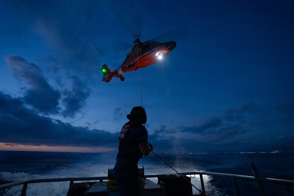 U.S. Coast Guard Station Honolulu conducts nighttime training with Air Station Barbers Point