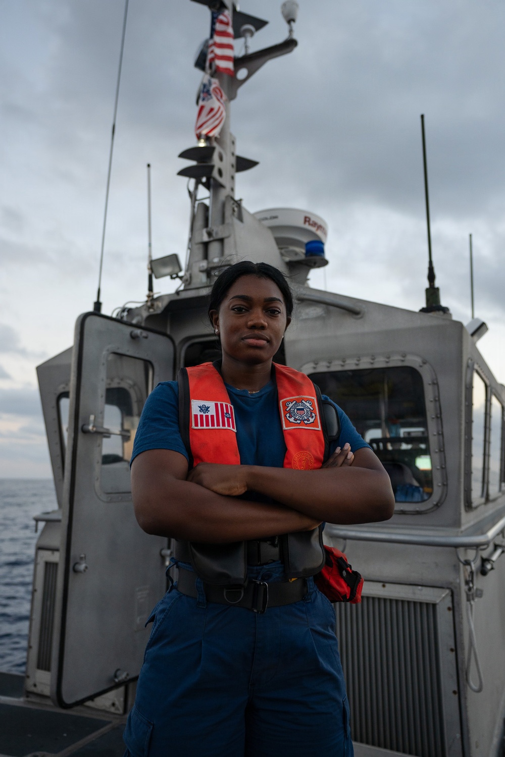 U.S. Coast Guard Station Honolulu conducts nighttime training with Air Station Barbers Point