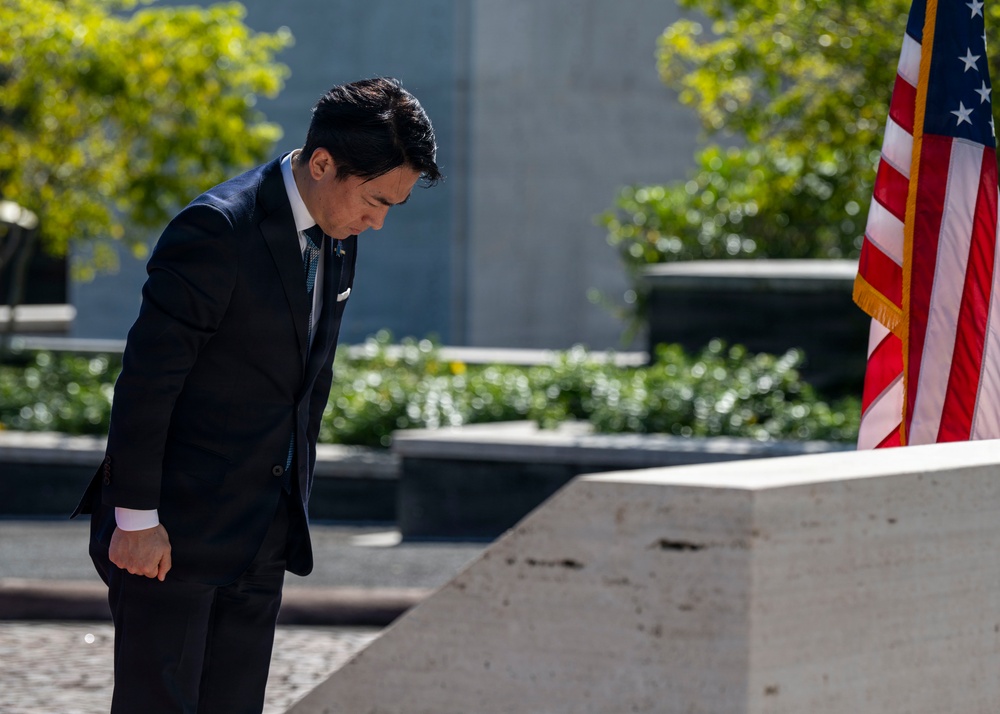 Japan Minister of Defence and Commander, U.S. Pacific Fleet visit Punchbowl Cemetery