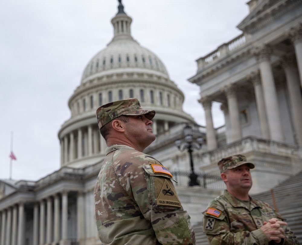 Alabama Guardsmen Meet Sen. Britt On Capitol Grounds