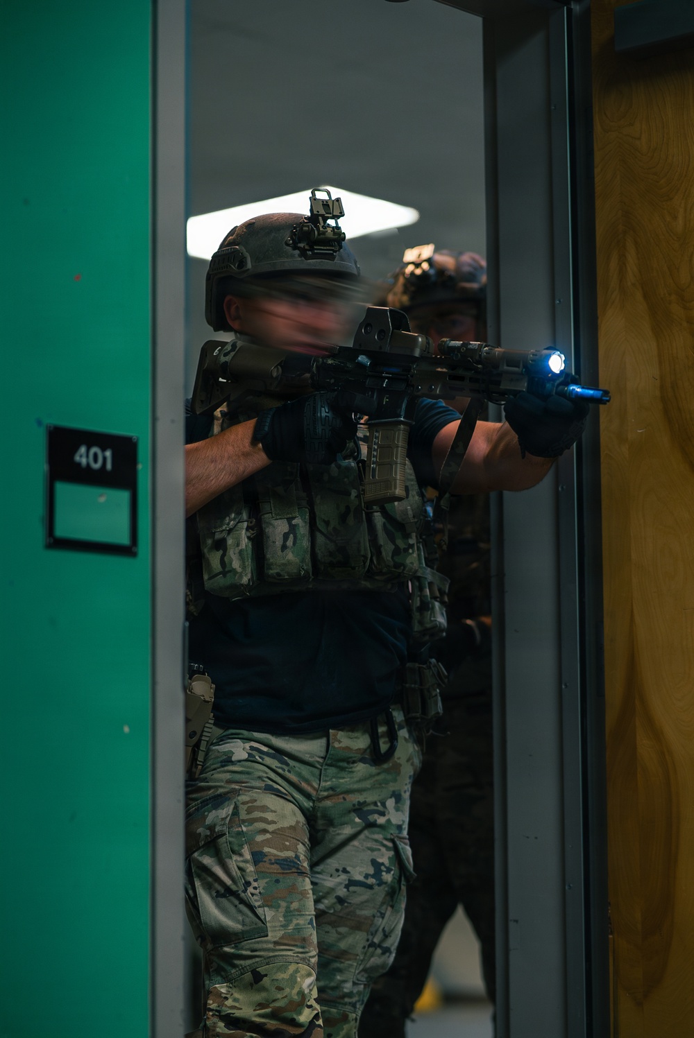 1SFG(A) Green Berets conduct close quarters combat training