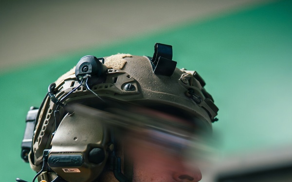 1SFG(A) Green Berets conduct close quarters combat training