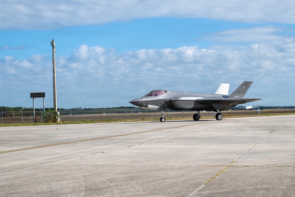 125th Fighter Wing Enhances Combat Readiness with F-35A Hot Pit Training Operations