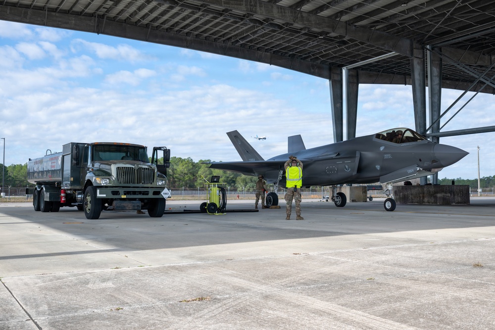 125th Fighter Wing Enhances Combat Readiness with F-35A Hot Pit Training Operations