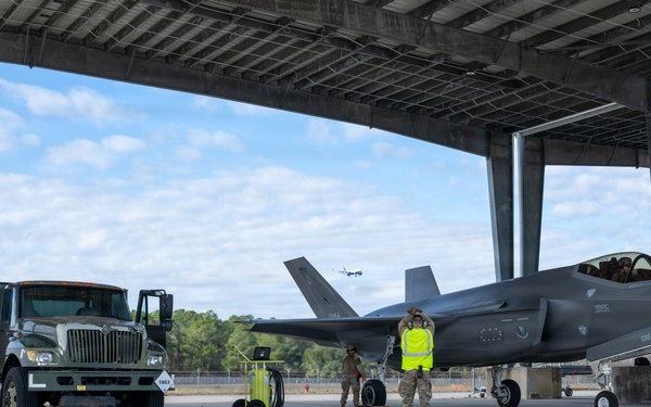 125th Fighter Wing Enhances Combat Readiness with F-35A Hot Pit Training Operations