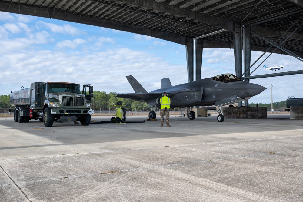 125th Fighter Wing Enhances Combat Readiness with F-35A Hot Pit Training Operations
