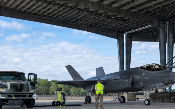 125th Fighter Wing Enhances Combat Readiness with F-35A Hot Pit Training Operations