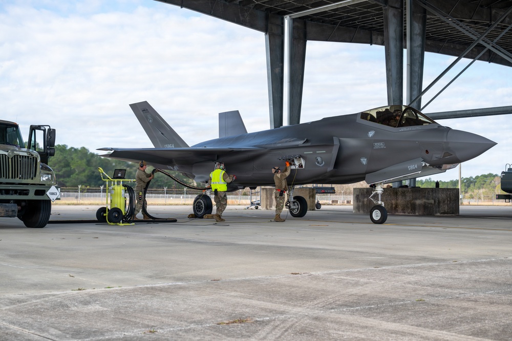 125th Fighter Wing Enhances Combat Readiness with F-35A Hot Pit Training Operations