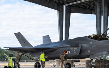 125th Fighter Wing Enhances Combat Readiness with F-35A Hot Pit Training Operations