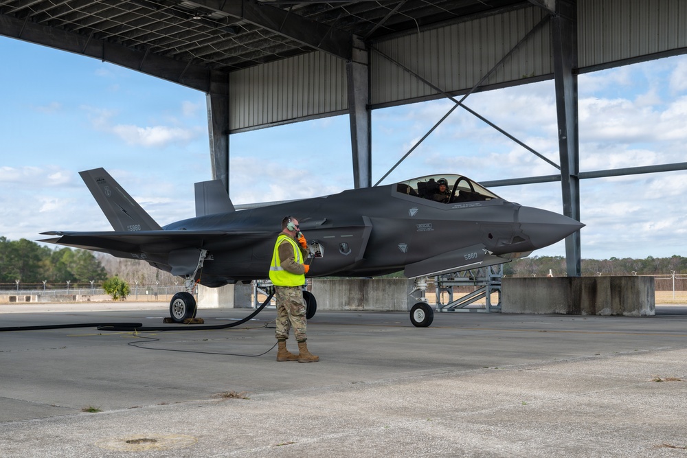 125th Fighter Wing Enhances Combat Readiness with F-35A Hot Pit Training Operations