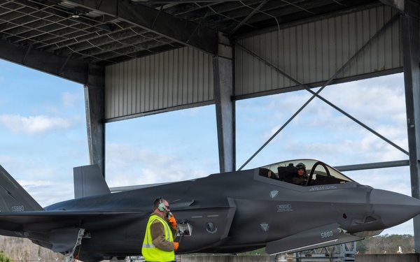 125th Fighter Wing Enhances Combat Readiness with F-35A Hot Pit Training Operations