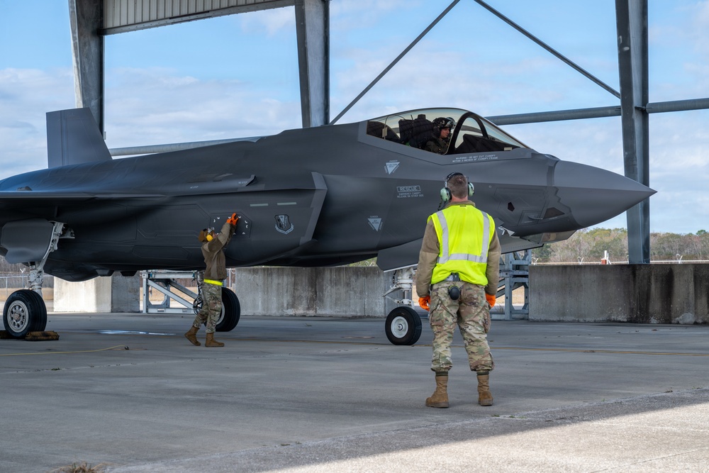 125th Fighter Wing Enhances Combat Readiness with F-35A Hot Pit Training Operations