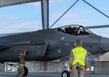 125th Fighter Wing Enhances Combat Readiness with F-35A Hot Pit Training Operations