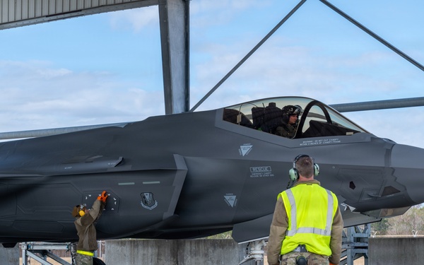 125th Fighter Wing Enhances Combat Readiness with F-35A Hot Pit Training Operations
