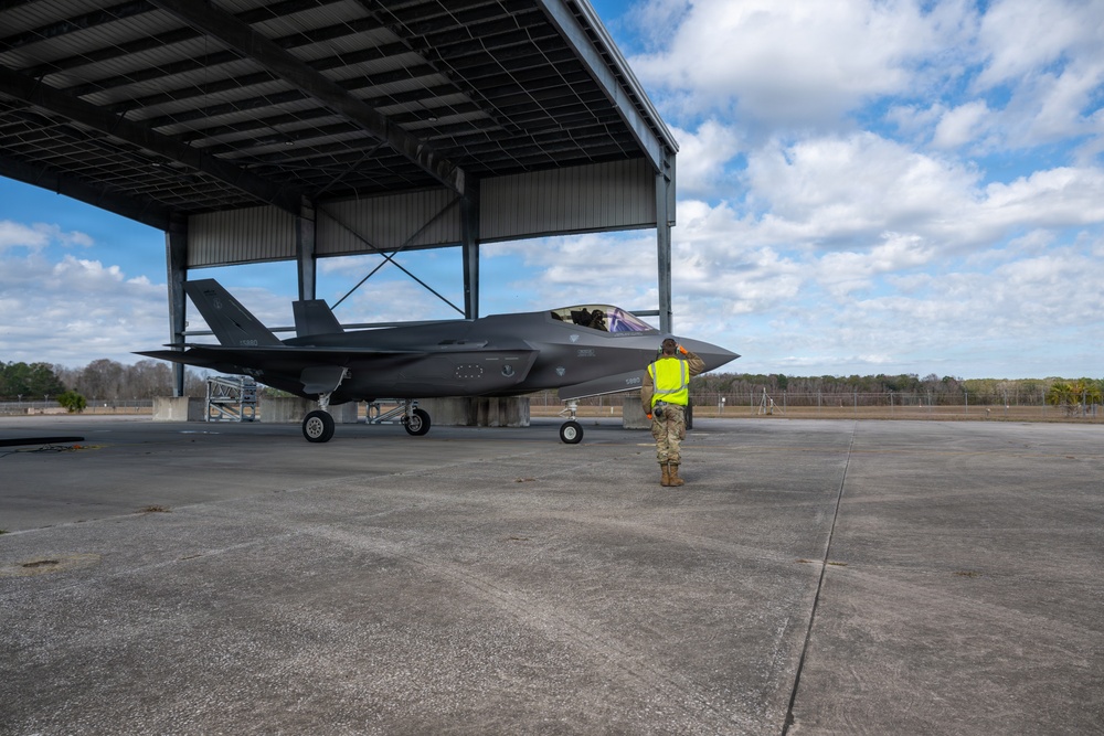125th Fighter Wing Enhances Combat Readiness with F-35A Hot Pit Training Operations