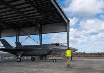 125th Fighter Wing Enhances Combat Readiness with F-35A Hot Pit Training Operations