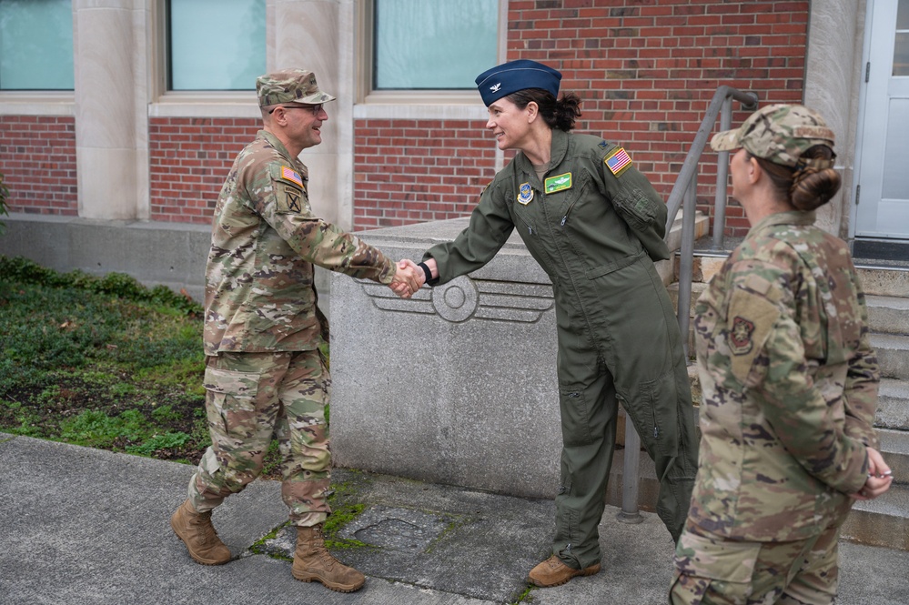 USTRANSCOM Deputy Commander Visits Team McChord