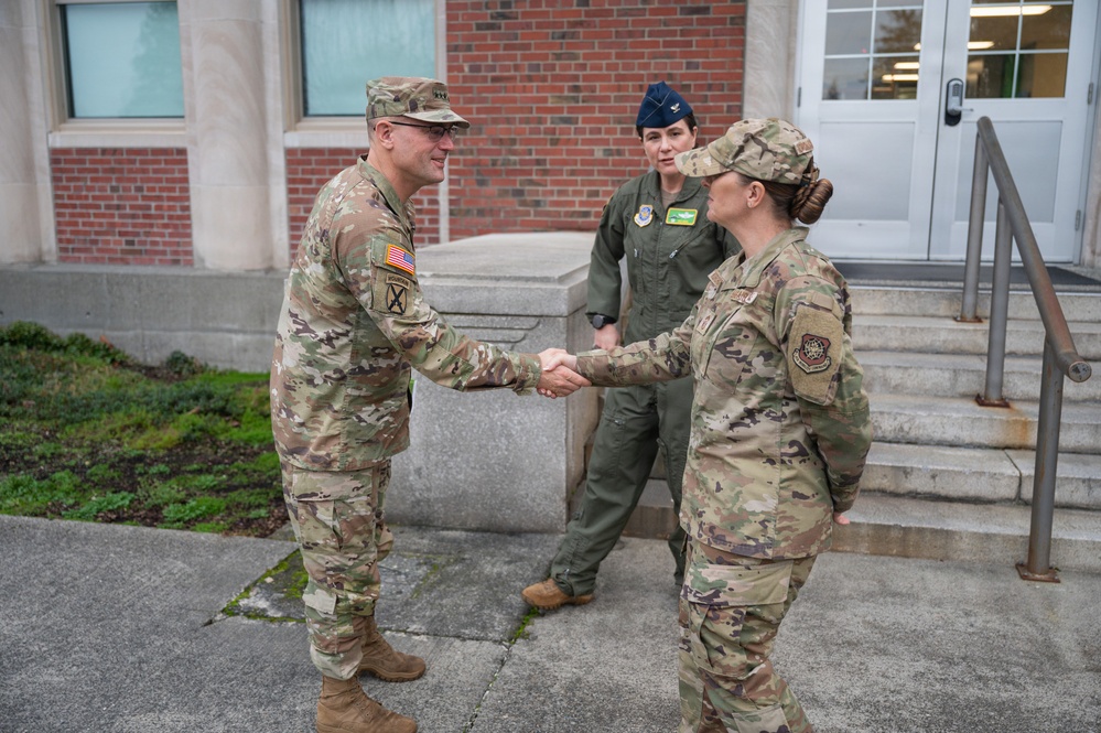 USTRANSCOM Deputy Commander Visits Team McChord