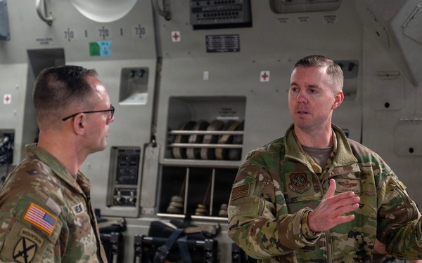 USTRANSCOM Deputy Commander Visits Team McChord